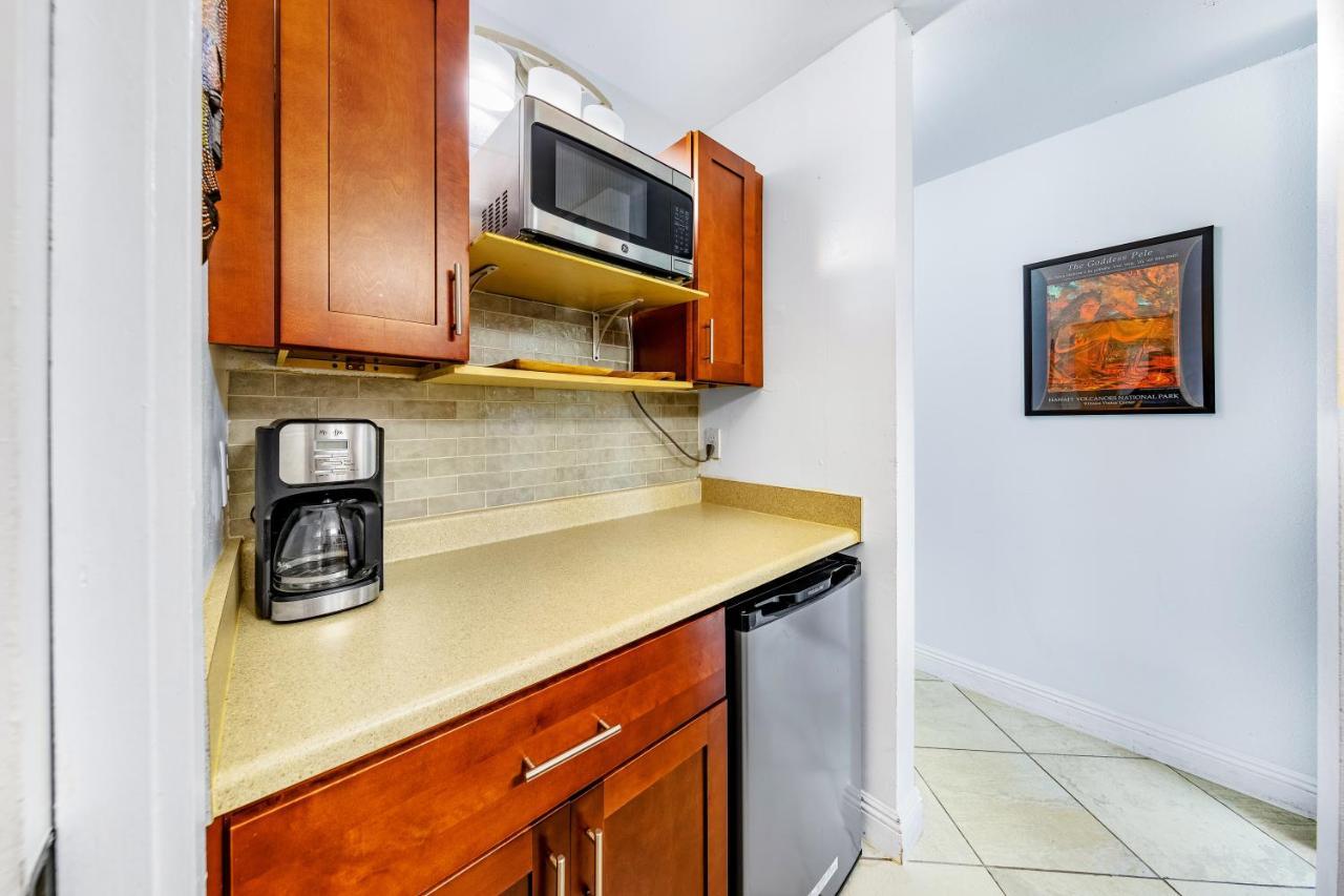 Downtown Hawaiian Paradise Condo With Hot Tub, Pool & Beach - Kona Islander Inn Kailua-Kona Zewnętrze zdjęcie